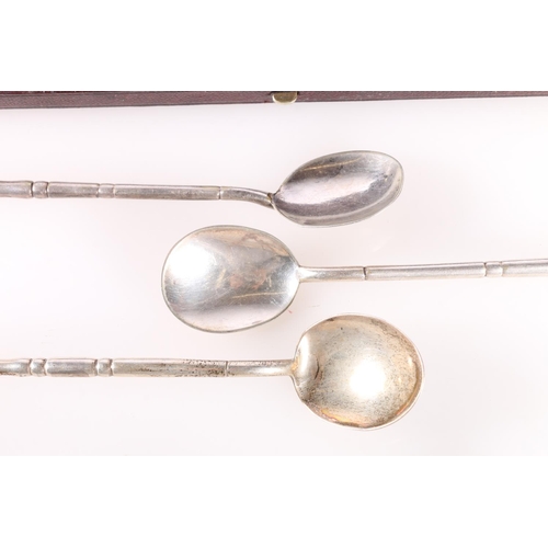 63 - Pair of silver plated berry serving spoons in fitter case by Mackay Cunningham & Co of Edinburgh... 