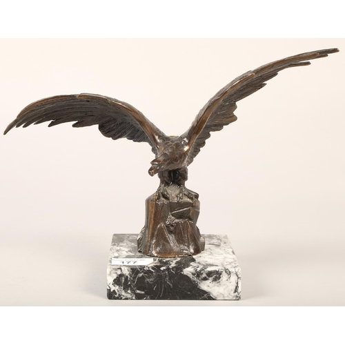 177 - Bronzed eagle on marble plinth, 23 cm high