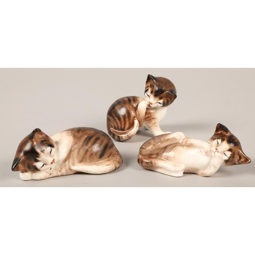 184 - Three small Royal Doulton cats, (3)