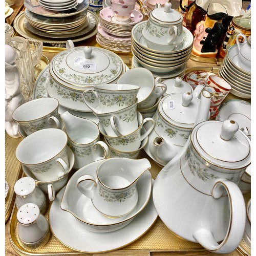 292 - Quantity of Noritake to include teacups, saucers, assorted dinnerware, etc