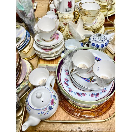 289 - Assorted teaware, plates, etc