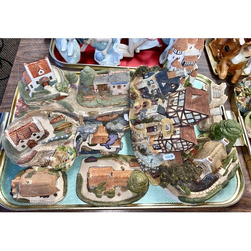 272 - Large assortment of Lilliput Lane models of houses, castles, etc