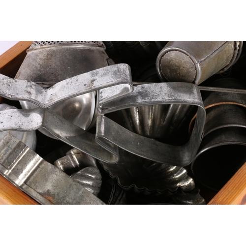 105 - Kitchenalia to include vintage cutter, a sieve, cupcake cases, etc.