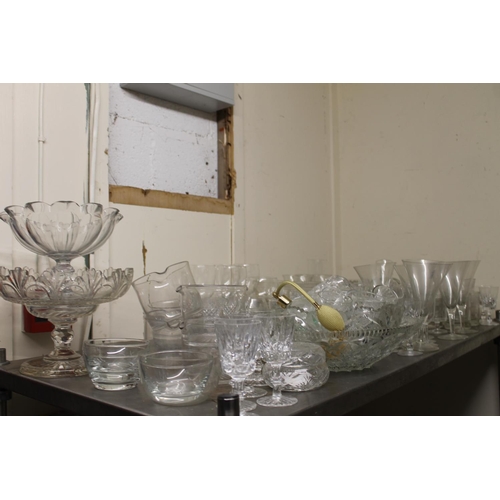 177 - Glassware to include porringers, drinking glasses, fruit bowls, an atomiser, etc.