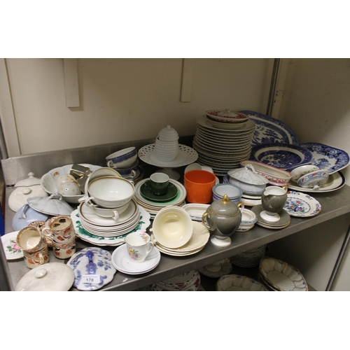 178 - Blue and white ashets to include Bosphorus and Willow patterns, etc., Imari coffee cans, dishes with... 