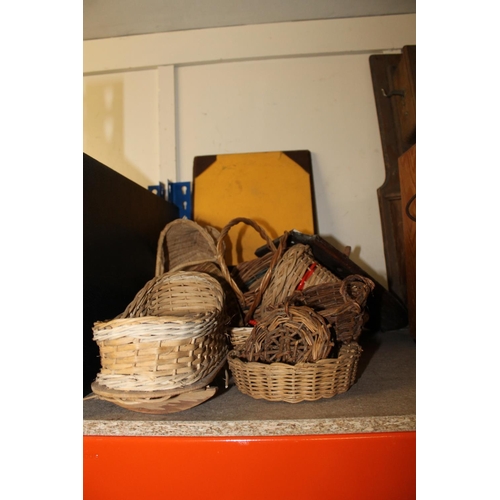 195 - Vintage baskets, blotters, etc.