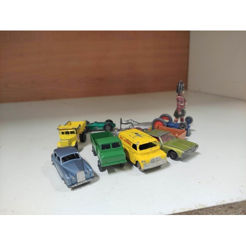 432 - Small bag of die cast cars