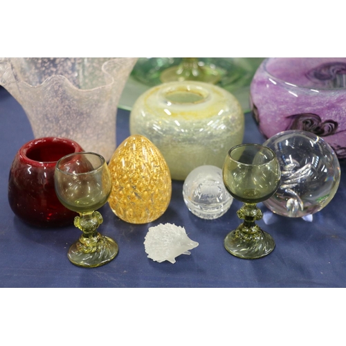 127 - Art Glass to include a Scottish Borders purple patterned bowl, paperweights, handkerchief vase, etc.