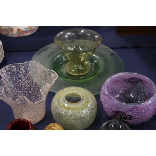 127 - Art Glass to include a Scottish Borders purple patterned bowl, paperweights, handkerchief vase, etc.