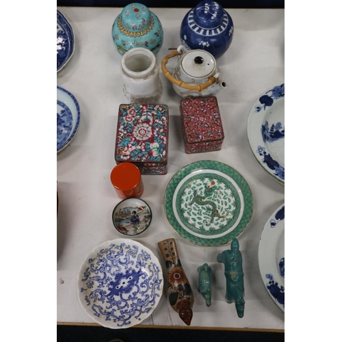 142 - Oriental items to include two cloisonné boxes and covers, a a blue and white ginger jar and cover, a... 