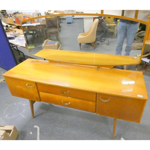 382 - Meredew vintage dressing table