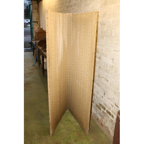 209 - Edwardian single fold dressing screen with floral fabric.