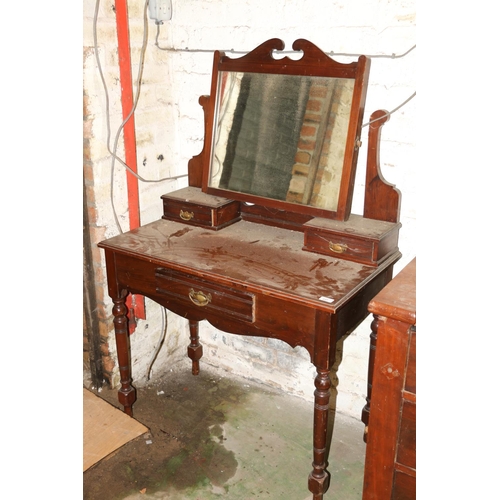 237 - Edwardian mahogany dressing table, raised on turned supports, 91cm long.