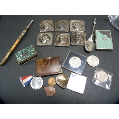 236 - Curios to include a Victorian silver crown dated 1898, compact, religious artefacts, commemorative c... 