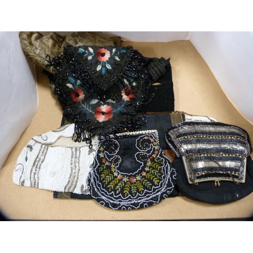 237 - Antique evening bags to include beadwork and embroidered examples etc.