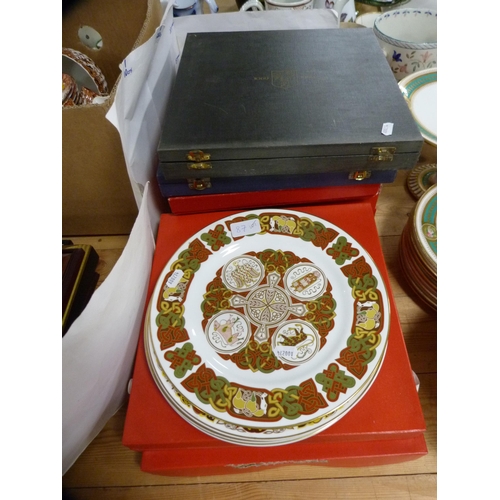 87 - Quantity of boxed collector's plates to include examples by Spode and four loose plates.