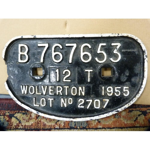 94 - Carton containing cast iron railway wagon plate for B767653 Wolverton 1955, railway-related books, p... 