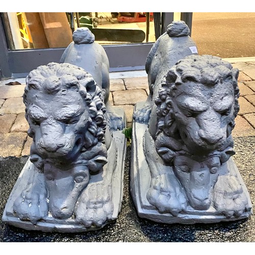 487 - Pair of garden lions