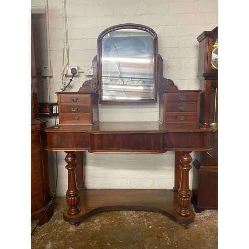 538 - Victorian mahogany dressing table