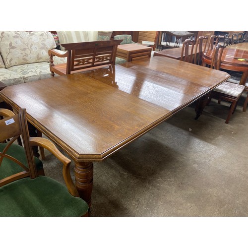 549 - Oak telescope dining table with two leaves , approx. 240cm x 150cm