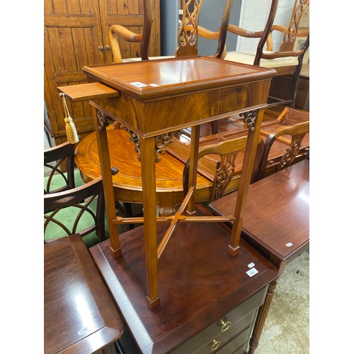 564 - Contemporary mahogany work table with foliate detail 64 x 39 x 28 cm