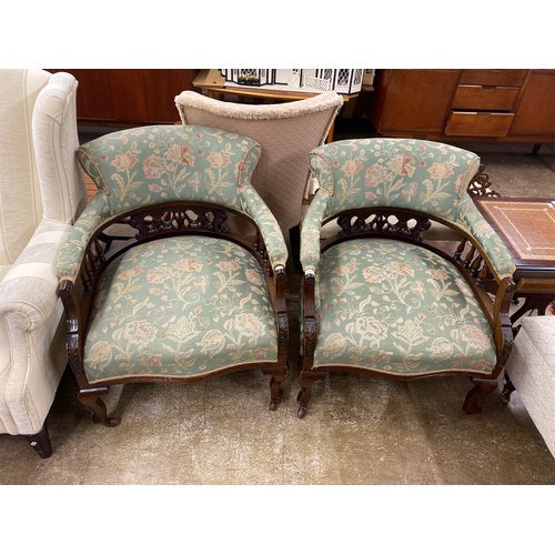 571 - Pair of Victorian matching mahogany tub chairs (2)