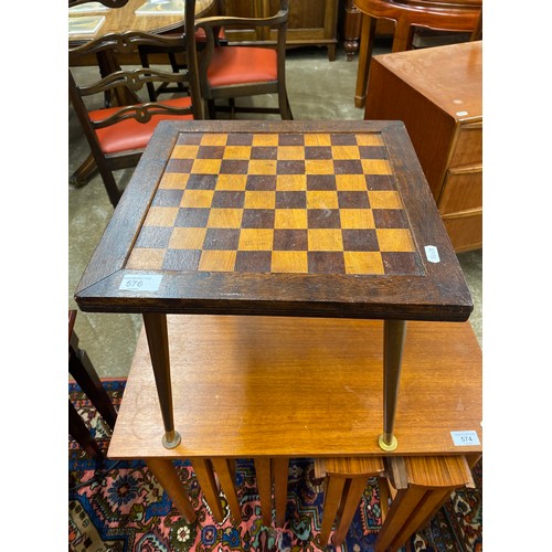 576 - Chess board table, 34 x 38 x 38 cm