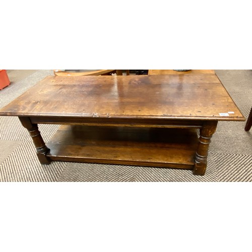 522 - Oak two-tier coffee table, 132cm x 60cm