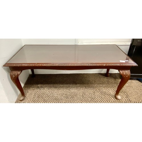 496 - Hardwood coffee table with Queen Anne style legs