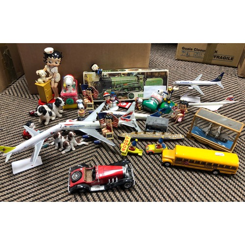 362 - Airfix train model, plane models, Betty Boop figures, vintage noddy other assorted figurines, etc