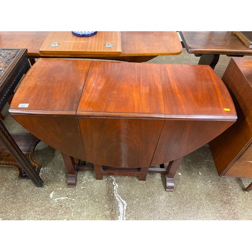 603 - Mahogany drop leaf gate-leg dining room table