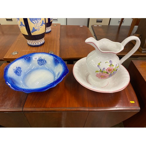 604 - Blue and white basin, Jug and basin (3)