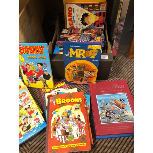 358 - Large collection of books, mostly annuals of The Beano and The Broons, etc... 