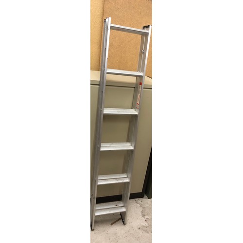 651 - Aluminium extendable ladders