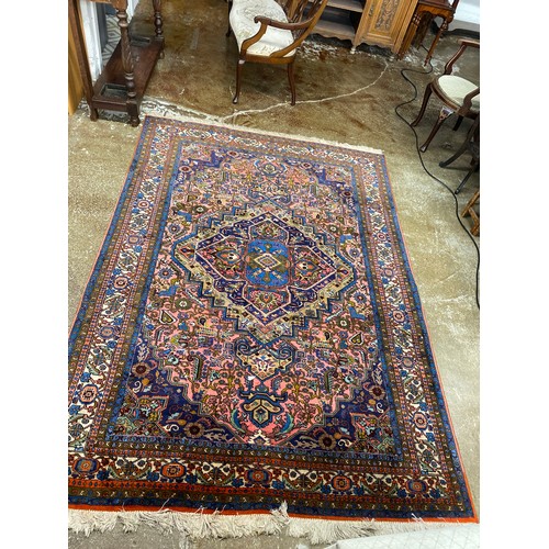 573 - Persian style rug, 168 x 226 cm