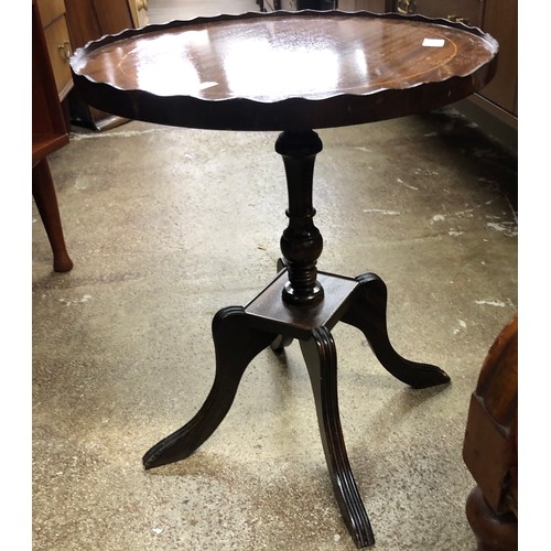 594A - Mahogany scalloped edged wine table