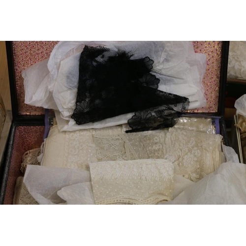 319 - Quantity of linen and lace, some in boxes.