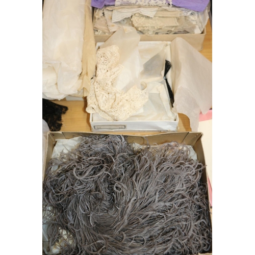 319 - Quantity of linen and lace, some in boxes.