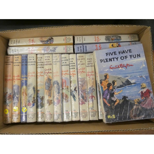 160 - BLYTON ENID.  Famous Five Series, the complete set of 21 individual titles in d.w's incl. ... 