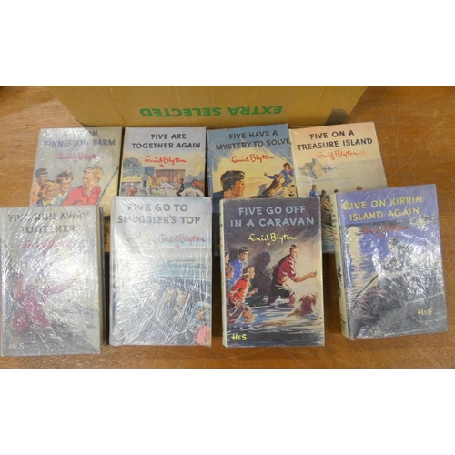 160 - BLYTON ENID.  Famous Five Series, the complete set of 21 individual titles in d.w's incl. ... 