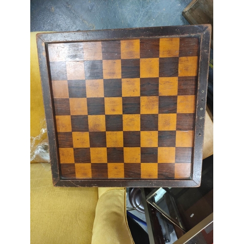 481 - Pine fire screen and vintage chess board.