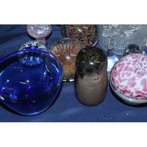 18 - Art Glass to include a Wedgwood snail, paperweights, a Heron Glass toadstool, etc.
