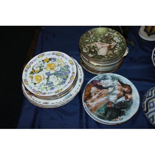 44 - Collectors plates to include Border Fine Arts and Gresham Flower Fairy plates with certificates, Roy... 