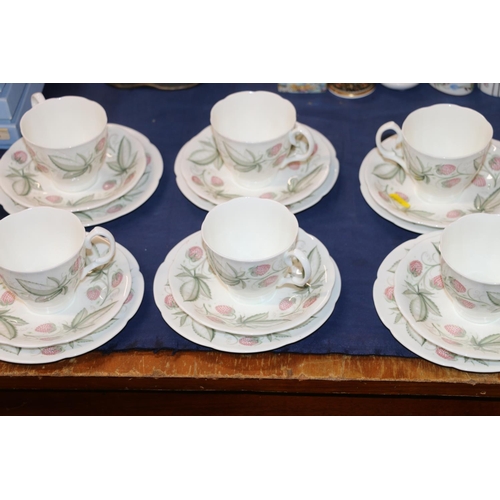 69 - Susie Cooper raspberry decorated teaset.