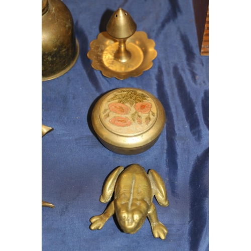 86 - Two Art Nouveau style brass wall sconces, a brass frog money bank, etc.