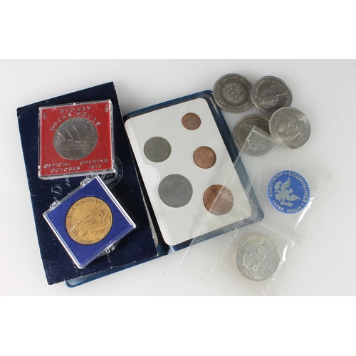 483 - Coins to include USA Eisenhower dollar 1971, Sydney Opera House opening medallion, Hawaii chamber of... 