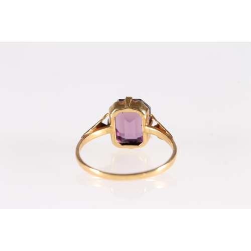 514 - Antique gold dress ring set with amethyst, ring size N, 2.0g gross.