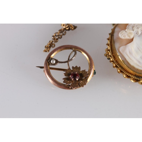 529 - 9ct gold brooch set with pearl and garnet, 1.5g gross, a cameo brooch, a bar brooch and a pendant.