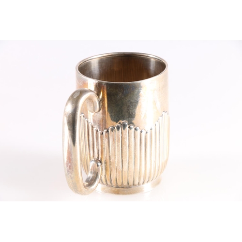 576 - Edwardian silver christening mug 'Alice Ainslie Laurie' Birmingham 1903, 120g.