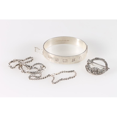 600 - Sterling silver bracelet by Bracelon Ltd, Birmingham 1977, 30.4g, silver penannular brooch and a sil... 